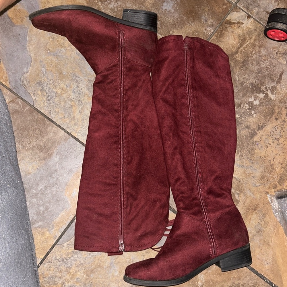 Small heel boots size 8 1/2 Top Moda